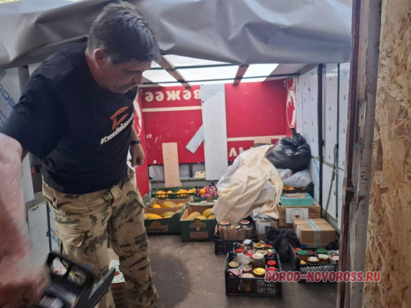 Новороссийские спасатели доставили гуманитарную помощь в Донецкую и Луганскую народные республики Новороссийские спасатели доставили гуманитарную помощь в Донецкую и Луганскую народные республики