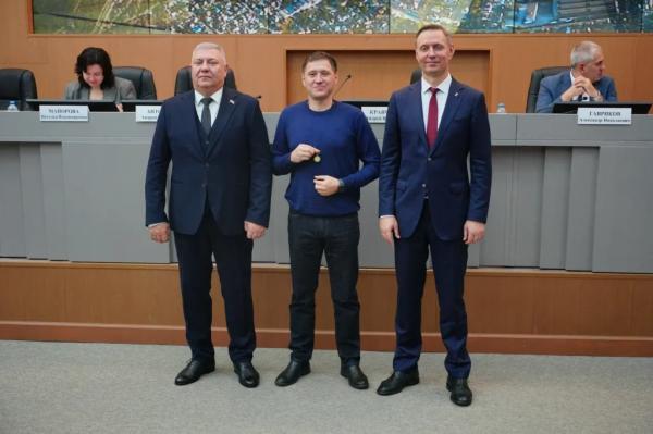 В Новороссийске многодетных отцов наградили медалями за их благородный труд