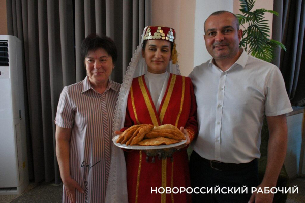 Услышать свадебную песню от новороссийской «ЭтноКрасавицы» — к счастливой семье