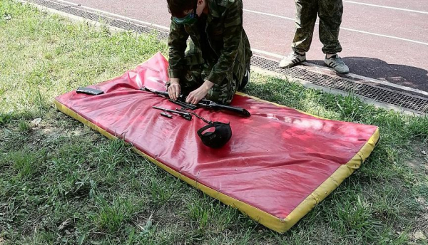 Летние каникулы с пользой: юные казаки Новороссийска осваивают азы науки побеждать