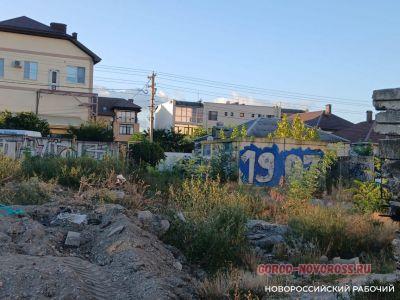 В Новороссийске наведут порядок на участке, где хотели построить ЖК «Бульвар Черняховского»
