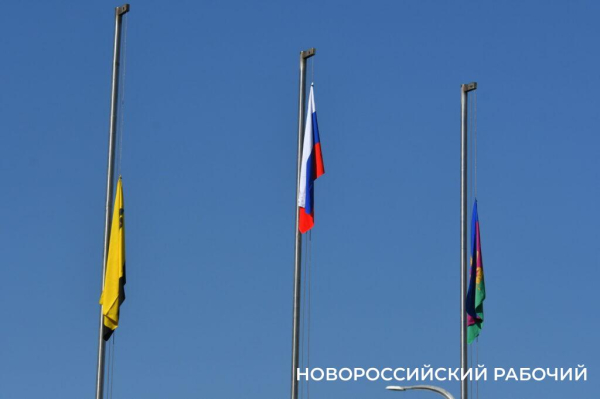 В Новороссийске торжественно отметили День Государственного Флага