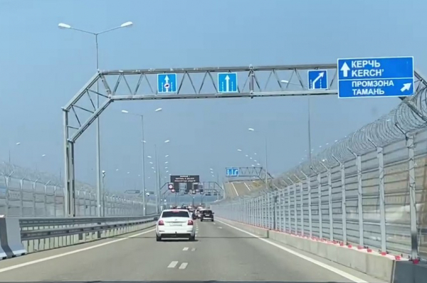 Проезд электромобилей и гибридных авто по Крымскому мосту запретят Проезд электромобилей и гибридных авто по Крымскому мосту запретят