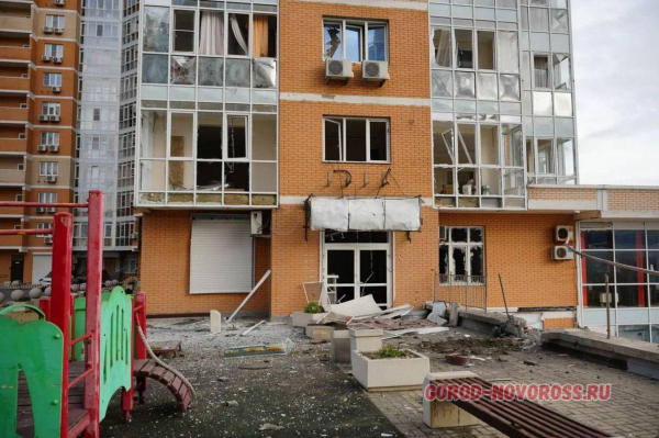 В Новороссийске поквартирные обходы пострадавших домов продолжались в течение дня В Новороссийске поквартирные обходы пострадавших домов продолжались в течение дня