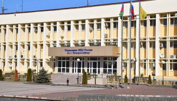  ЖИТЕЛЬНИЦА НОВОРОССИЙСКА ПОБЛАГОДАРИЛА ПОЛИЦЕЙСКИХ ГОРОДА-ГЕРОЯ ЗА ОТЗЫВЧИВОСТЬ И СЛАЖЕННУЮ РАБОТУ 