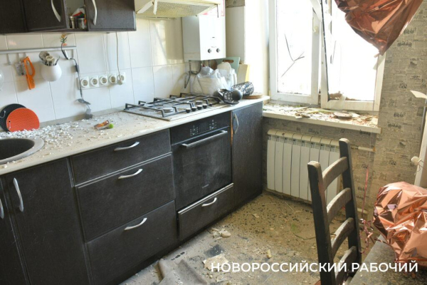 «Юбилей свадьбы мы так и не отметили…» В Новороссийске идет ликвидация последствий атаки ВСУ