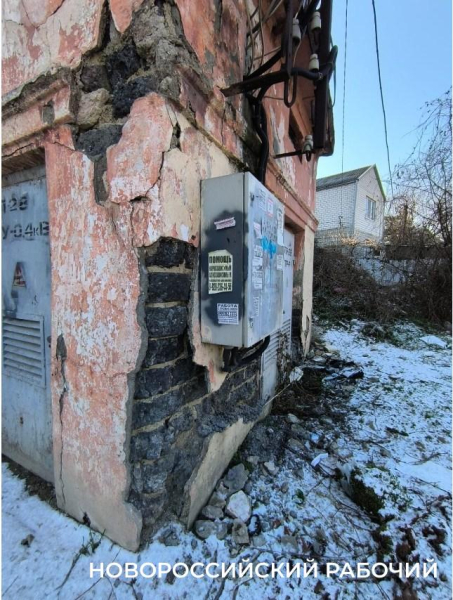 В Новороссийске демонтировали подстанцию, а развалины не убрали