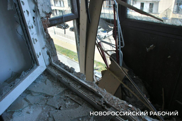 «Юбилей свадьбы мы так и не отметили…» В Новороссийске идет ликвидация последствий атаки ВСУ