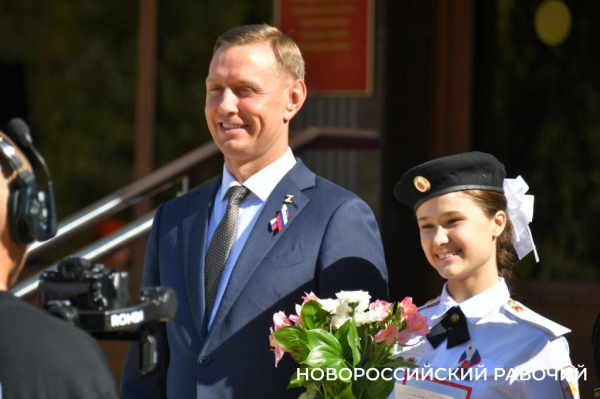 В Новороссийске торжественно отметили День Государственного Флага