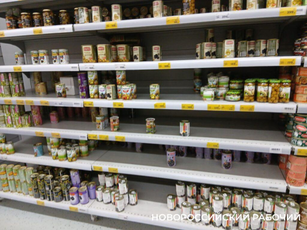 Новороссийцы встали в очереди — закупаются к новогоднему столу Новороссийцы встали в очереди — закупаются к новогоднему столу