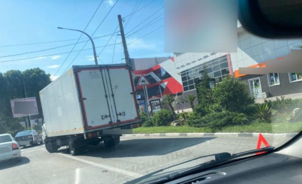 Это всё «понаехи»? Утро новороссийцы встретили в пробке