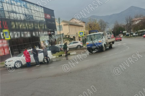 Пробейшие пробки в Новороссийске: пятничные заторы и ДТП Пробейшие пробки в Новороссийске: пятничные заторы и ДТП