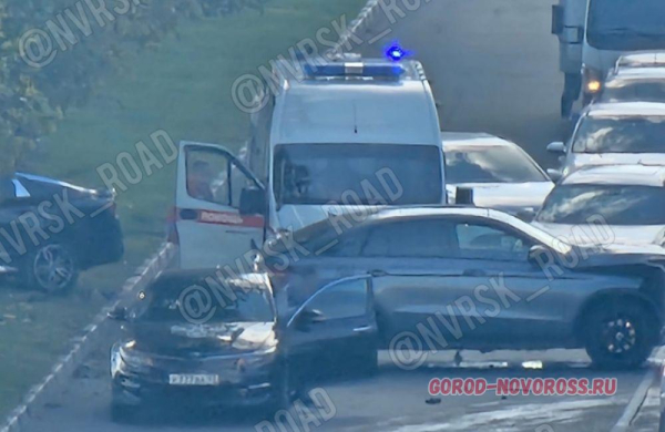 Жесткое ДТП в центре Новороссийска с утра парализовало движение