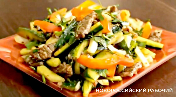 Рецепт ароматного китайского салата с мясом и овощами