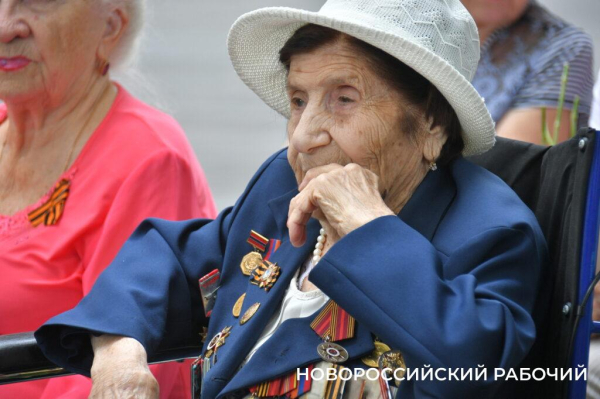 На 103-м году жизни вспомнить 43-й… Ветеран-легенда в гостях у города-героя Новороссийска
