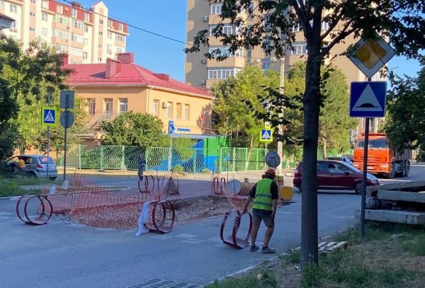В Новороссийске ремонт дорог не обходится без «жертв»