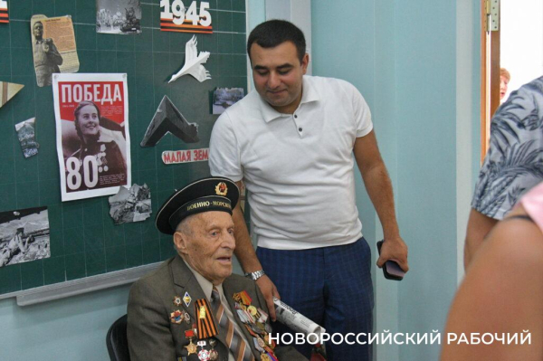 На 103-м году жизни вспомнить 43-й… Ветеран-легенда в гостях у города-героя Новороссийска