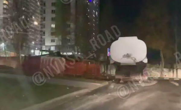 Цистерны во дворах и парковка «впритирку»: ДТП и пробки в Новороссийске Цистерны во дворах и парковка «впритирку»: ДТП и пробки в Новороссийске