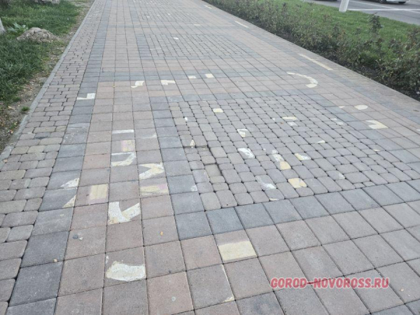 «А нельзя было сделать как было?» Новороссиец-перфекционист недоволен укладкой тротуара «А нельзя было сделать как было?» Новороссиец-перфекционист недоволен укладкой тротуара