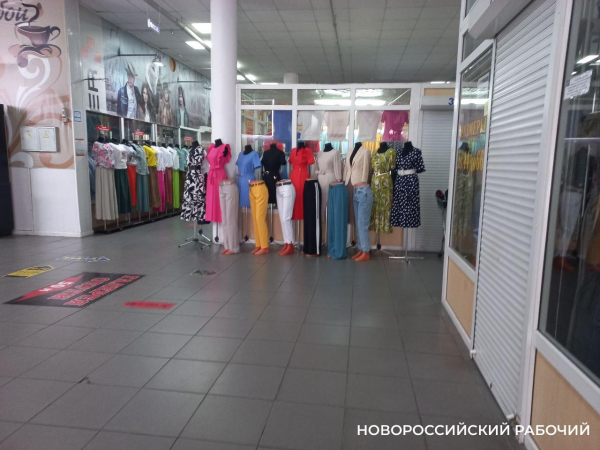 В Новороссийске приезжий примерил дорогое пальто и унес его, не расплатившись В Новороссийске приезжий примерил дорогое пальто и унес его, не расплатившись