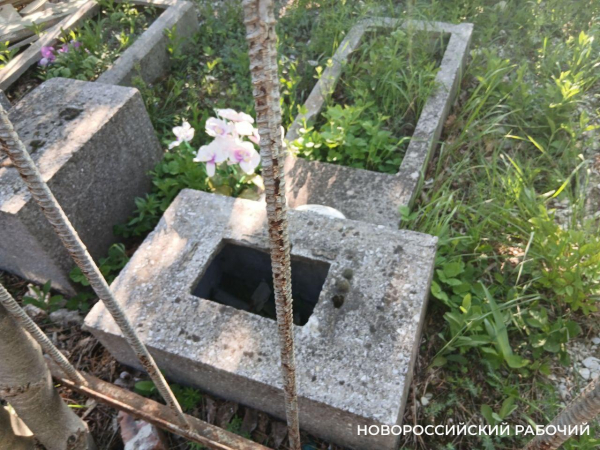 На кладбищах Новороссийска неизвестные люди фотографируют могилы. Для чего?