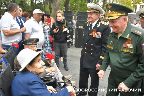 На 103-м году жизни вспомнить 43-й… Ветеран-легенда в гостях у города-героя Новороссийска