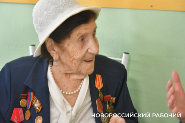 На 103-м году жизни вспомнить 43-й… Ветеран-легенда в гостях у города-героя Новороссийска