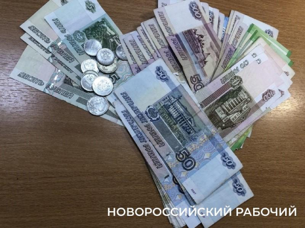 В Новороссийске сотрудник кафе запустил руку в кассу