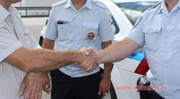 Житель Новороссийска поблагодарил полицейских за помощь его супруге в сложной дорожной ситуации