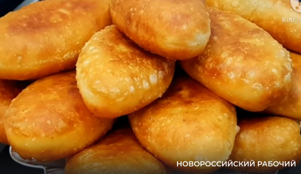 Быстрые пирожки за 30 минут: хрустящая начинка без лишних хлопот