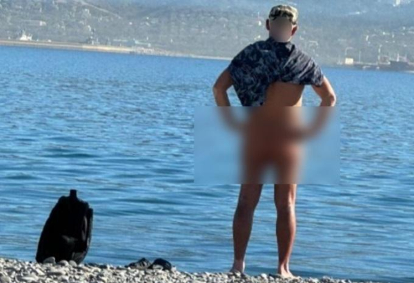 18+ В Новороссийске мужчина демонстрирует свой «филей» отдыхающим + видео