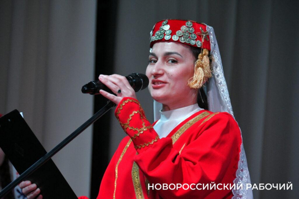 Услышать свадебную песню от новороссийской «ЭтноКрасавицы» — к счастливой семье
