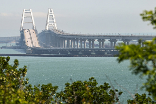 Проезд электромобилей по Крымскому мосту запретят и со стороны Керчи