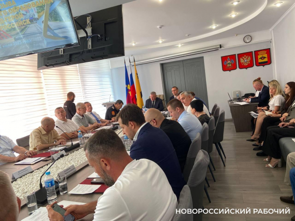 В Новороссийске Дума избрала новых Почетных граждан и ушла на каникулы