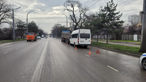 В Новороссийске на Анапском шоссе третье серьезное ДТП за 12 дней. Теперь пострадали пассажиры маршрутки В Новороссийске на Анапском шоссе третье серьезное ДТП за 12 дней. Теперь пострадали пассажиры маршрутки