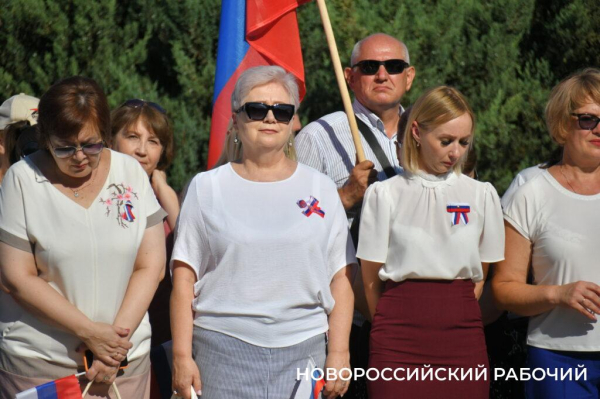 В Новороссийске торжественно отметили День Государственного Флага