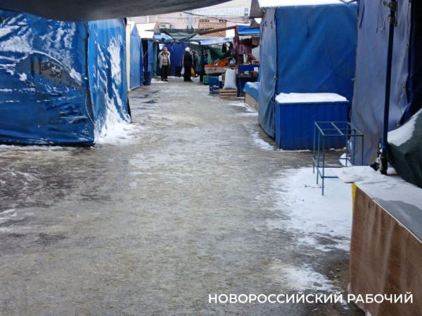 Рынок Новороссийска опустел из-за морозов Рынок Новороссийска опустел из-за морозов